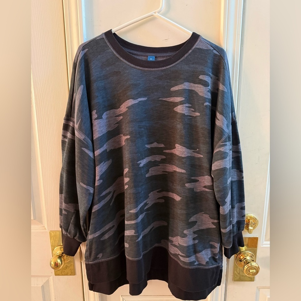 New Old Navy Camo Sweatshirt - Size 2XL